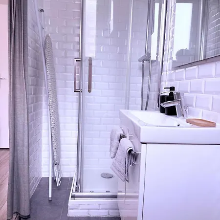 Chic Tour Eiffel Apartment *