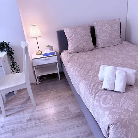 Chic Tour Eiffel Paris